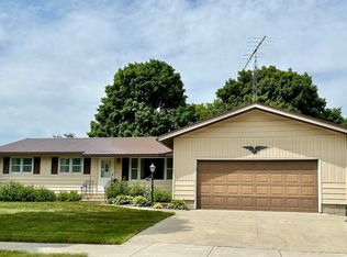380 1st St NW, Britt, IA 50423