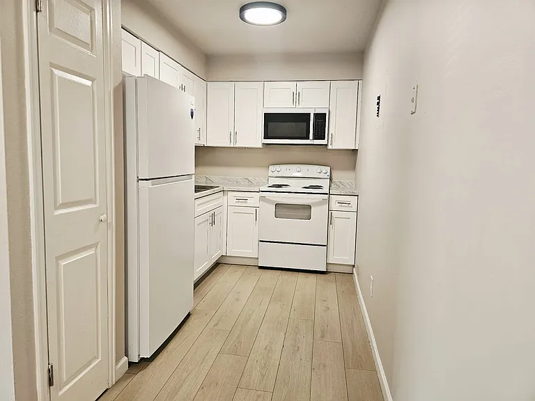 107 University Dr #1 — Photo 3