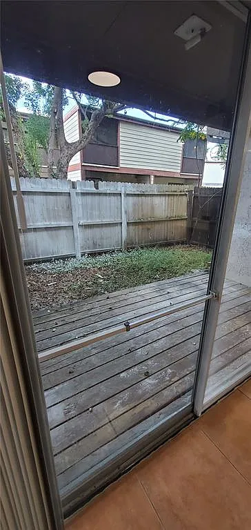 2 bed, 1.5 bath, 1174 sqft, $1,600 — Photo 3