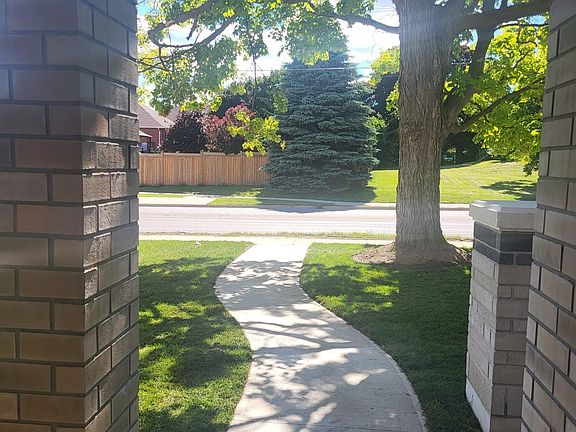 2nd image of 1557 Green Rd