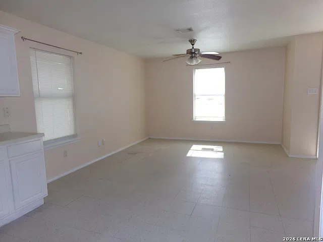 3 bed, 2.0 bath, 1064 sqft, $1,400 — Photo 2