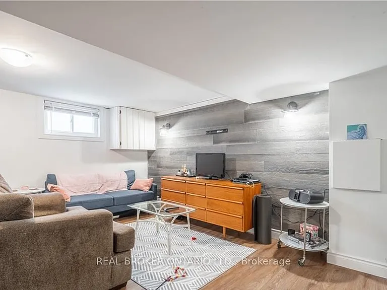 301 Wallace Ave S #BASEMENT — Photo 1