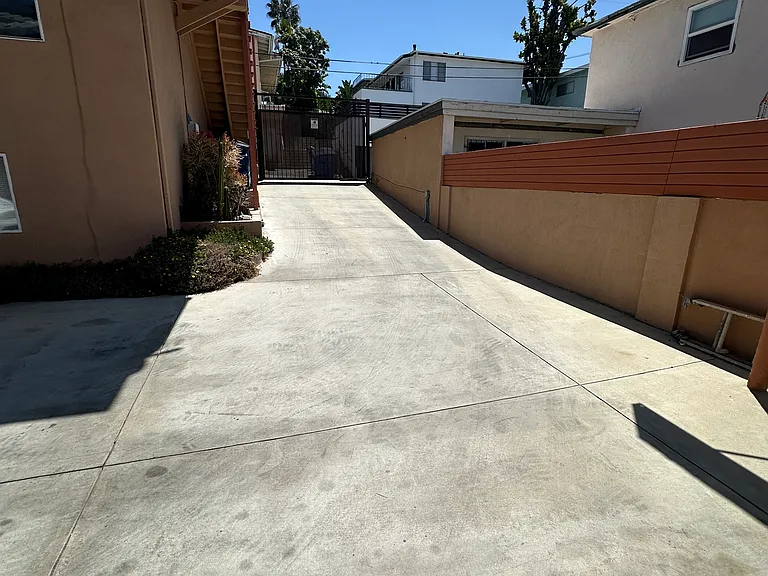 916 N Market St #3 — Photo 11