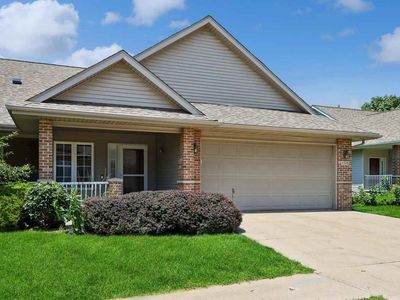105 Notting Hill Ln, Iowa City, IA, 52245