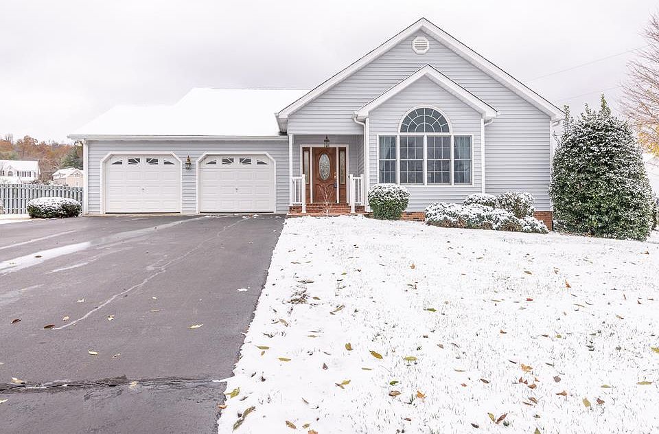 1st image of 21186 Jessica Ln
