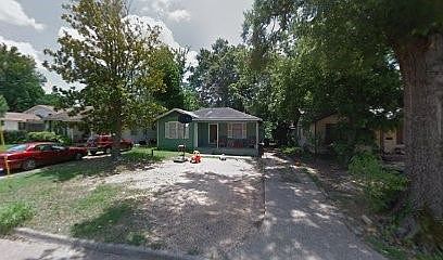 1st image of 2547 Woodford St