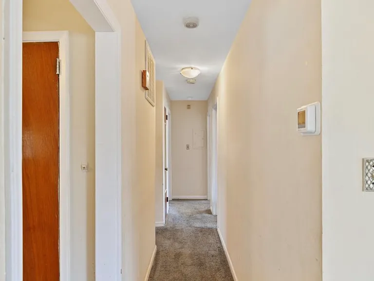904 Beverly Dr — Photo 8