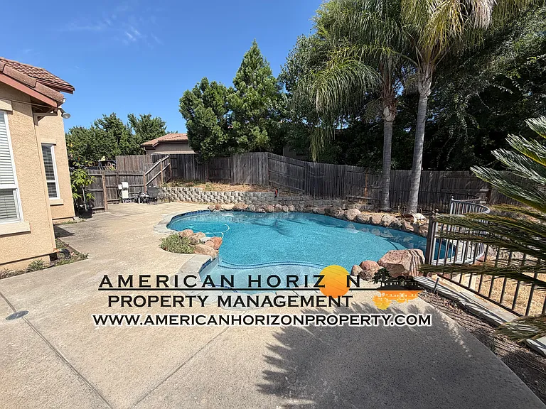 424 Crescent Dr — Photo 5