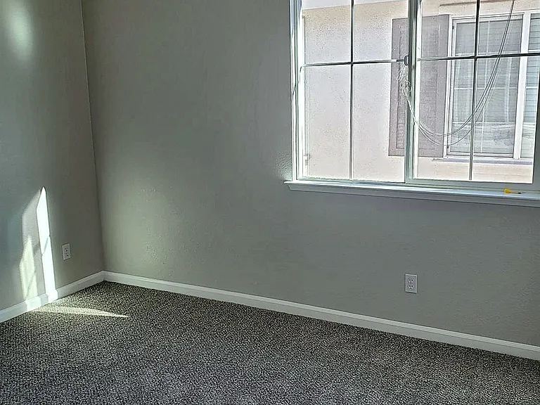 65 E Legacy Dr — Photo 12