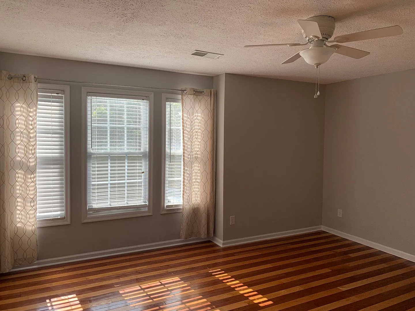 2 Bedroom Townhouse off Wiggington Road — Photo 2