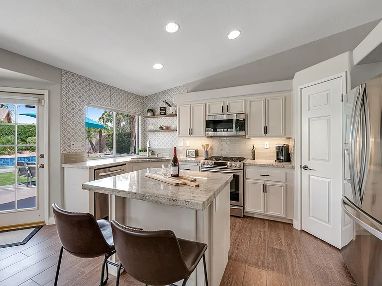 45740 Coldbrook Ln — Photo 2