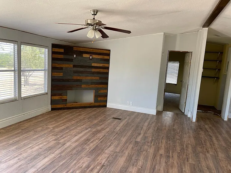 15075 Robin Rd — Photo 2