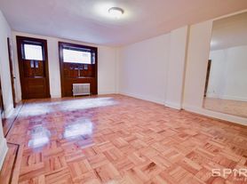 307 W 74th St, New York, NY