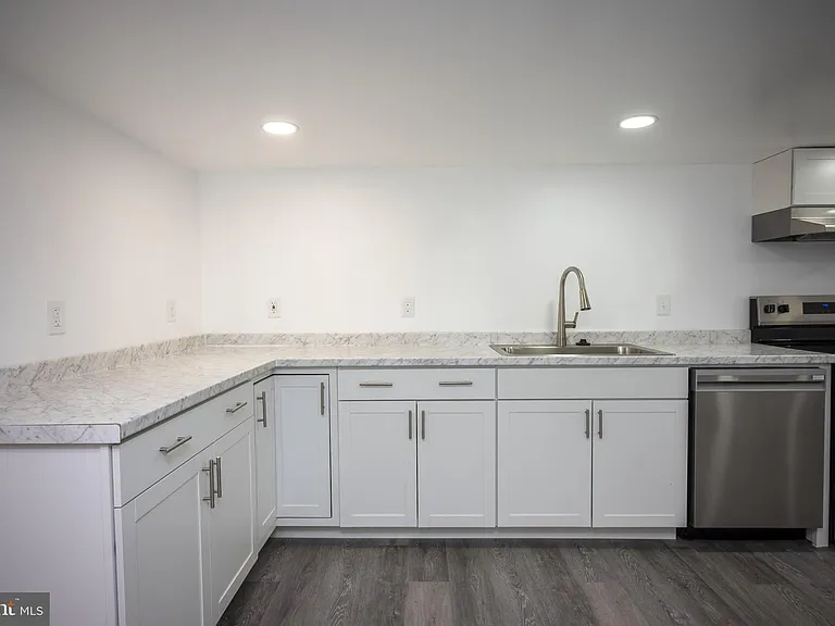 2104 Steuben Way — Photo 17