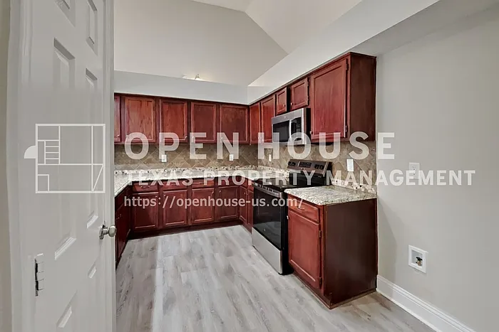 8201 Weatherly Dr — Photo 5