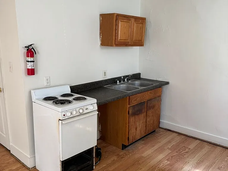 123 W Burke St — Photo 11