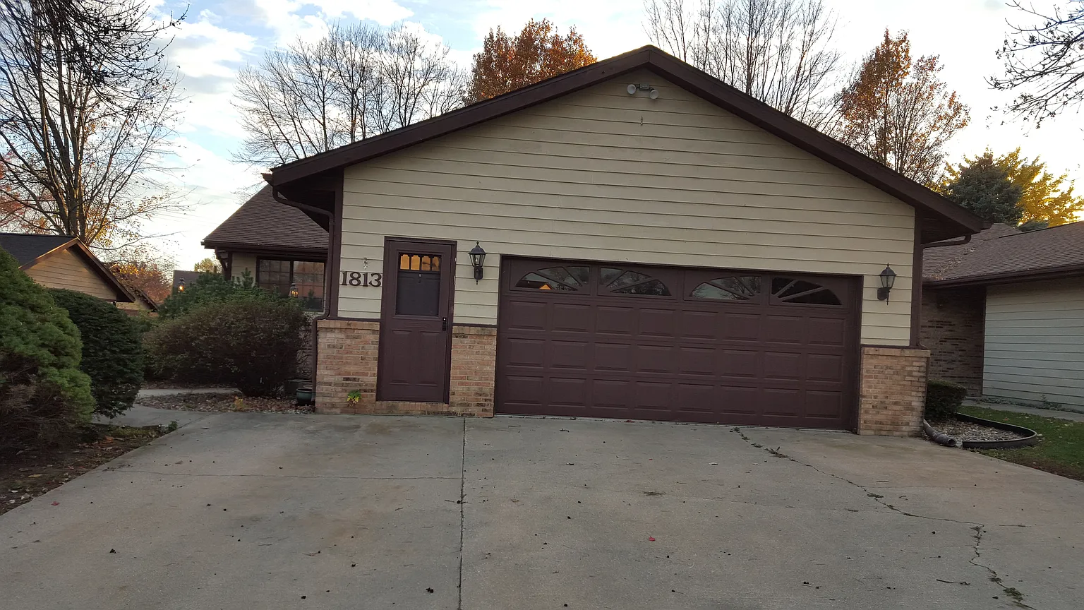 1813 Willow View Rd photo 1