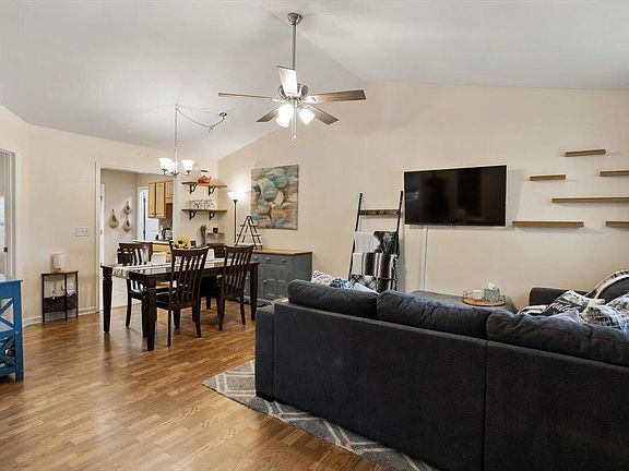 5th image of 504 Flaherty Ave
