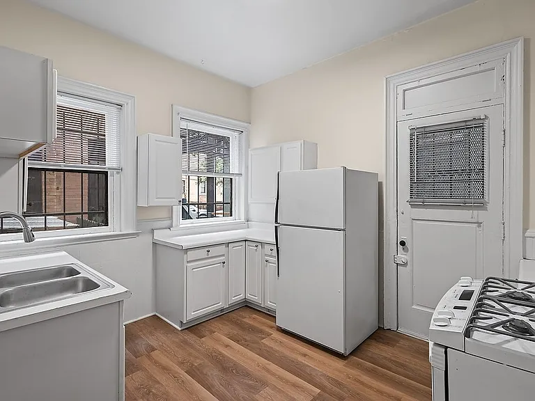 Wolcott Apartments — Photo 4