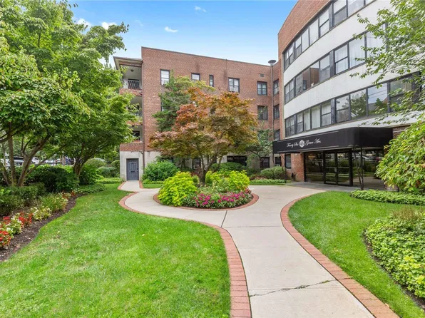 46 Grace Avenue #2G, Great Neck, NY 11021