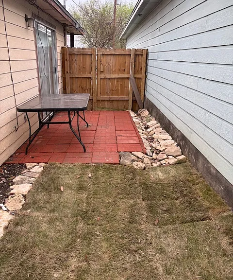 2416 Becker St — Photo 4