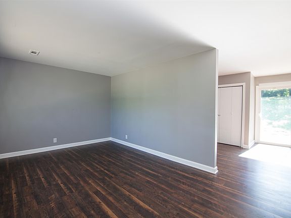 4th image of 140 Lakeside Park Dr