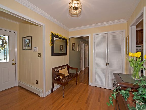5th image of 194 Vanderbilt Blvd