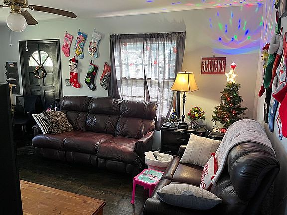 Living room 17ft2inx11f2in