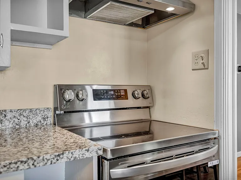 620 Belgrave Ave — Photo 6