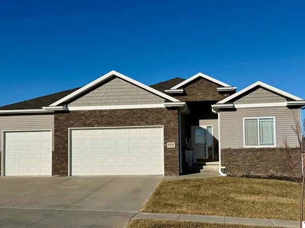 9415 Dutch Mill Ln, Lincoln, NE 68516