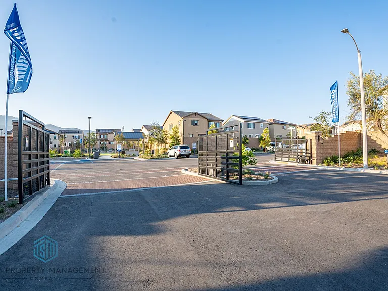 16040 Olivas Ln — Photo 19