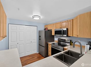 Lake Meridian Ridge Condo, Kent, WA 98042