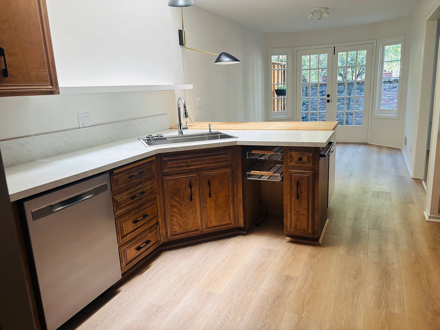 2 bed, 2020 sqft, $8,500 — Photo 3