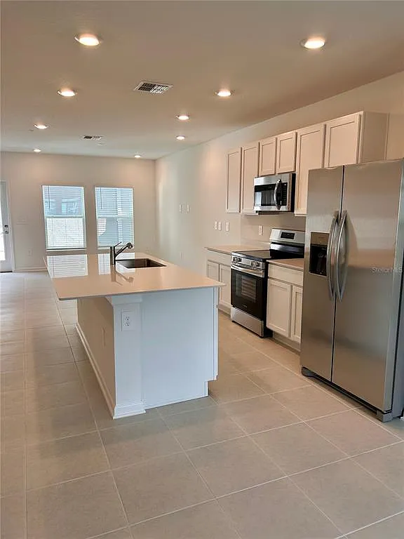 3 bed, 2.5 bath, 1611 sqft, $2,450 — Photo 2
