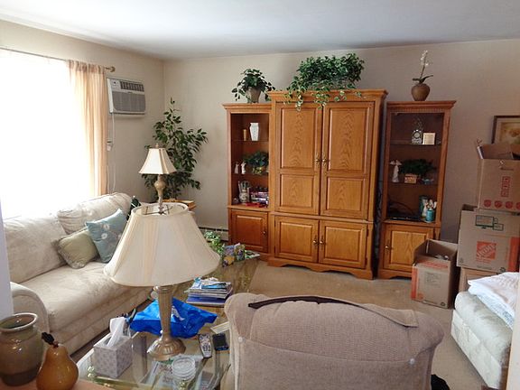 5th image of 13956 Waterbury Dr #906