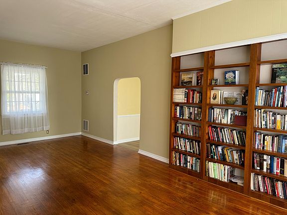2nd image of 2334 Cedar Ave