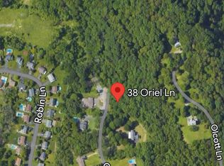 38 Oriel Ln, Rensselaer, NY 12144
