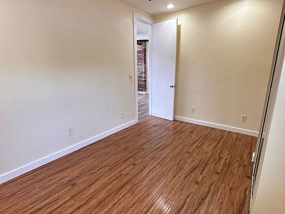 5th image of 2409 W 54th St