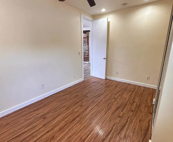 2409 W 54th St — Photo 5
