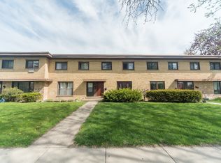 122 E Highland Ave, Mount Prospect, IL 60056