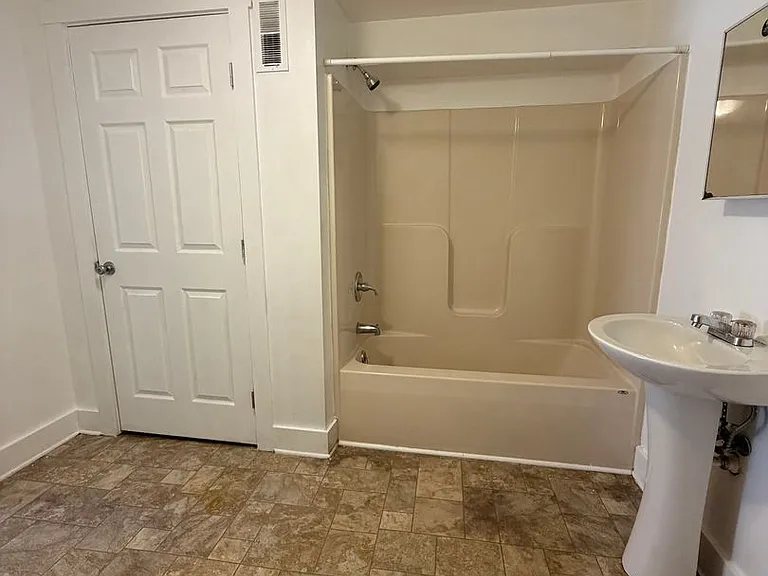 236 W Mifflin St — Photo 18