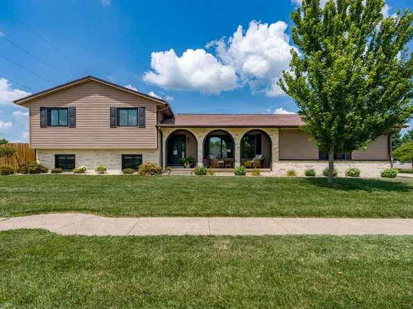 703 Cherry Dr, Geneseo, IL 61254