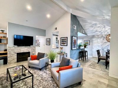 564 E Sunshine Cir, Palm Springs, CA, 92264