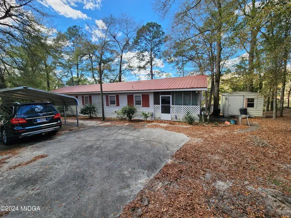 52 Spring Lake Dr, Hawkinsville, GA 31036