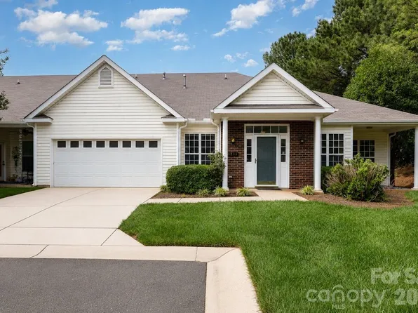 6204 Half Dome Dr, Charlotte, NC 28269