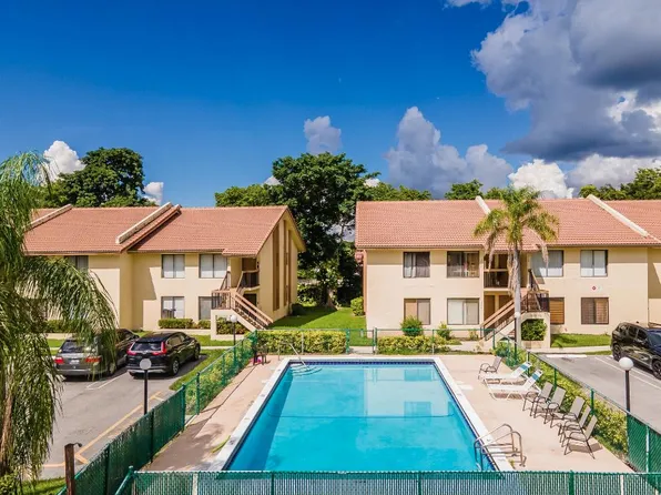2524 Riverside Dr #111, Coral Springs, FL 33065