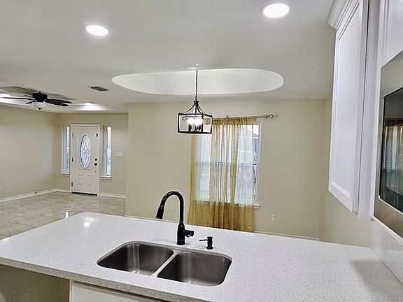 3rd image of 7773 Palm Grove Dr