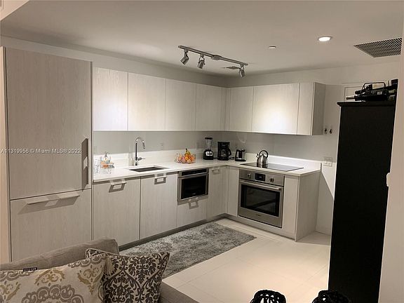 3rd image of 501 NE 31st St Unit 709