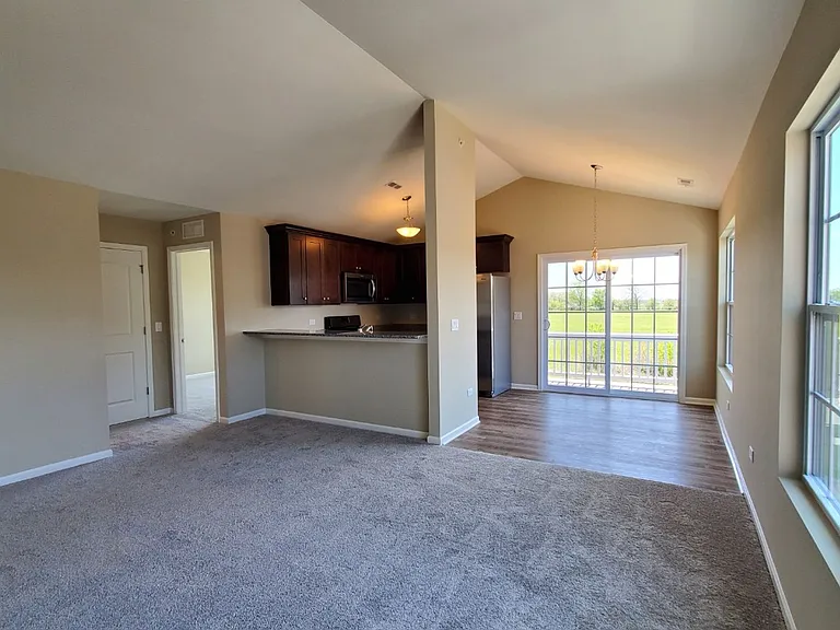 435-465 Timber Pointe Dr — Photo 6