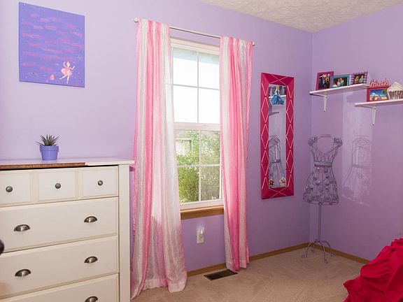 5th image of 268 Maplewood Dr